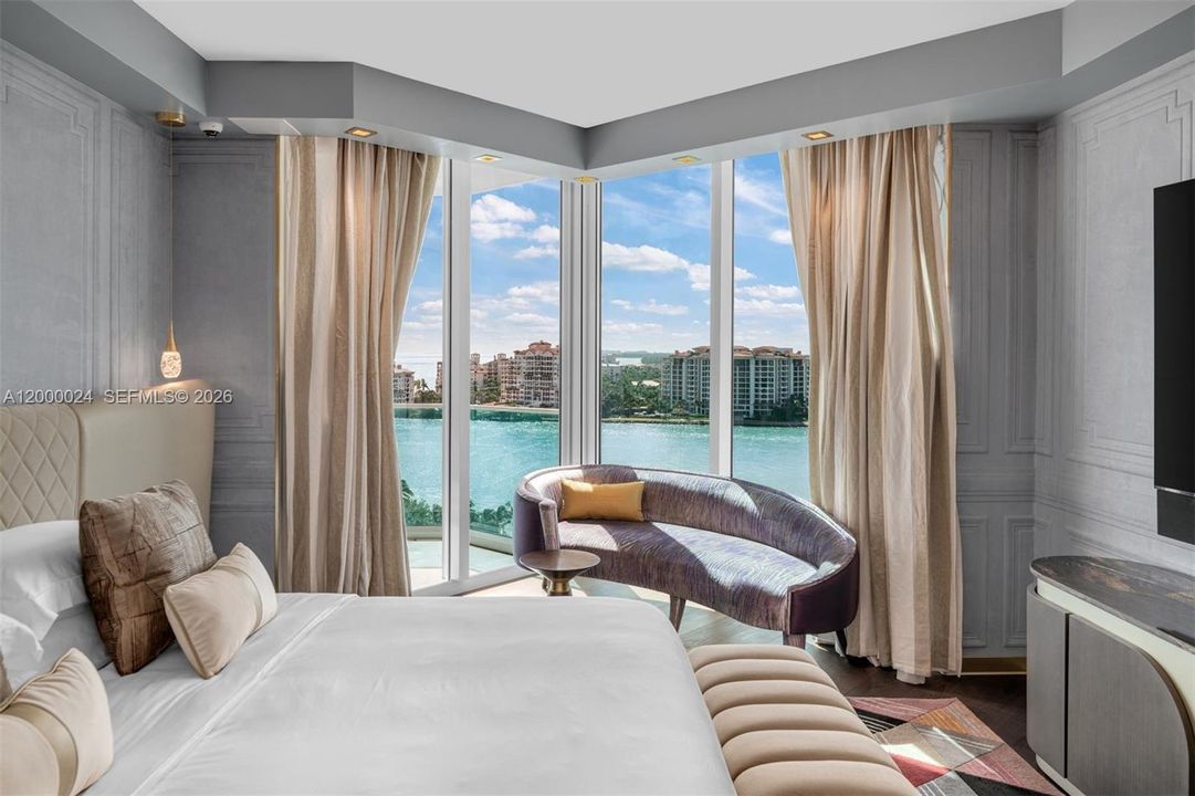 For Sale: $4,999,999 (3 beds, 2 baths, 2340 Square Feet)
