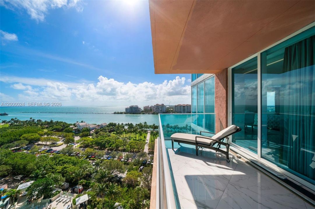 For Sale: $4,999,999 (3 beds, 2 baths, 2340 Square Feet)