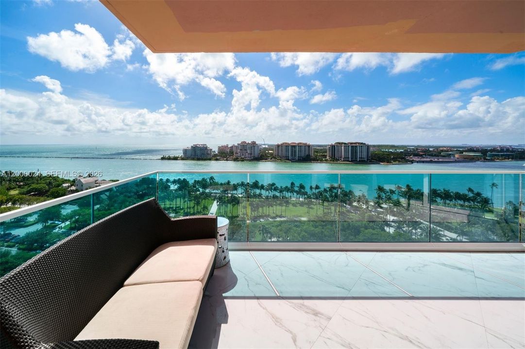For Sale: $4,999,999 (3 beds, 2 baths, 2340 Square Feet)