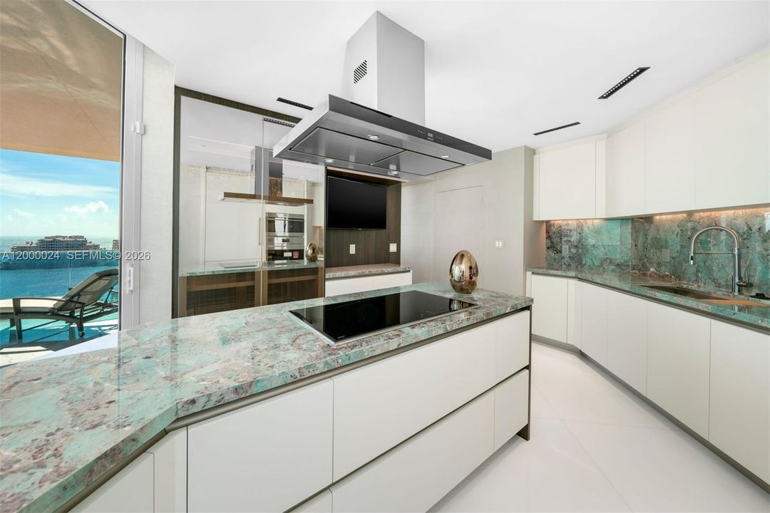 For Sale: $4,999,999 (3 beds, 2 baths, 2340 Square Feet)