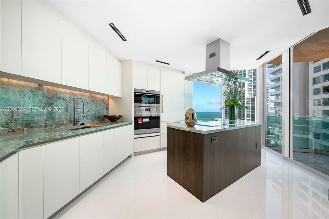 For Sale: $4,999,999 (3 beds, 2 baths, 2340 Square Feet)