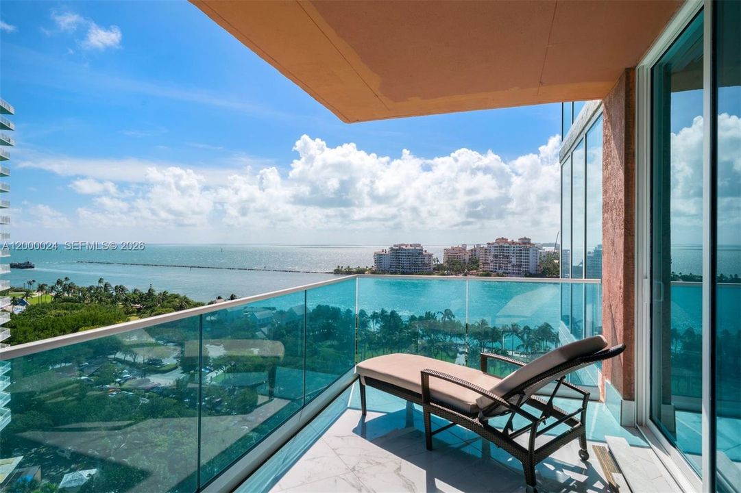 For Sale: $4,999,999 (3 beds, 2 baths, 2340 Square Feet)