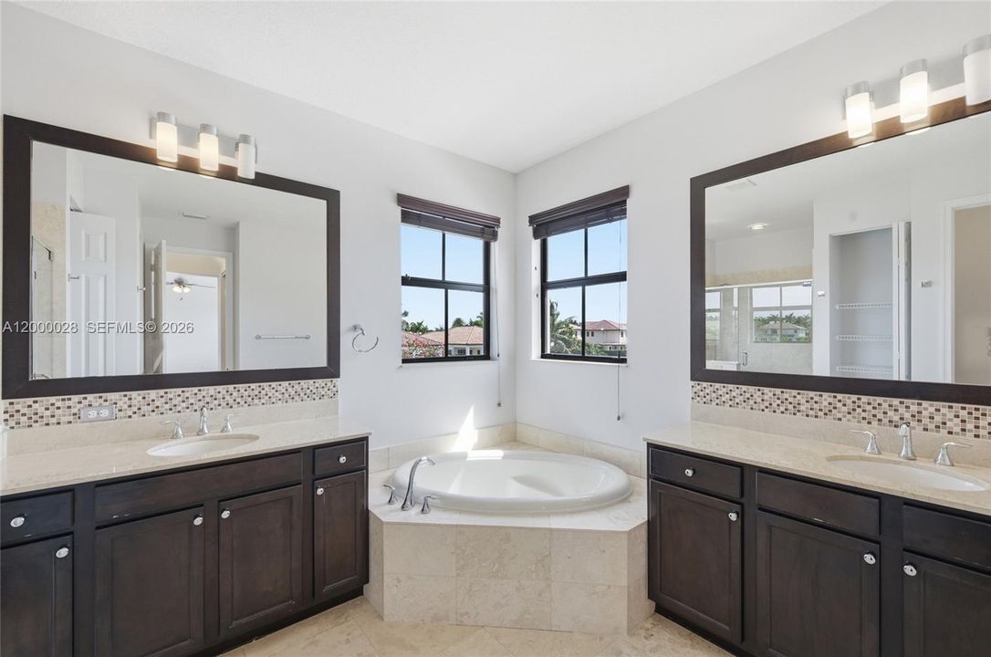 Recently Sold: $1,400,000 (4 beds, 3 baths, 3130 Square Feet)