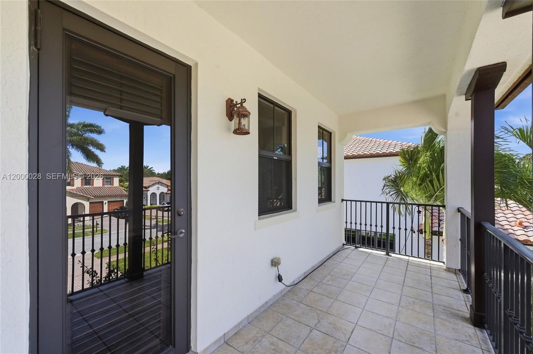 Recently Sold: $1,400,000 (4 beds, 3 baths, 3130 Square Feet)