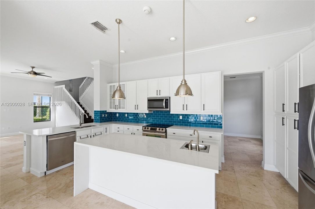 Recently Sold: $1,400,000 (4 beds, 3 baths, 3130 Square Feet)