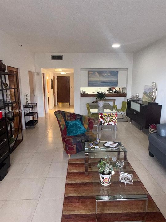 For Sale: $910,000 (1 beds, 1 baths, 1089 Square Feet)