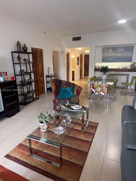 For Sale: $910,000 (1 beds, 1 baths, 1089 Square Feet)