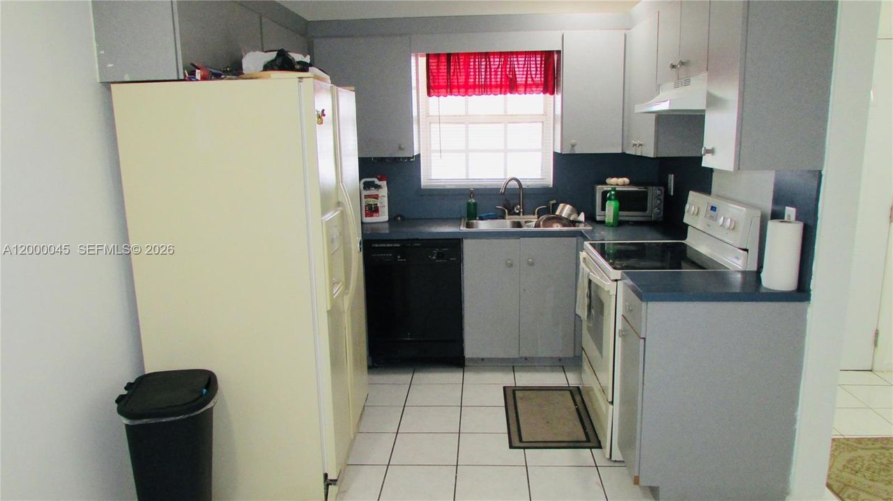 На продажу: $335,900 (2 спален, 2 ванн, 1086 Квадратных фут)