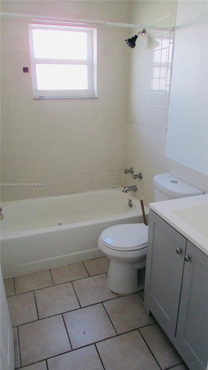 На продажу: $335,900 (2 спален, 2 ванн, 1086 Квадратных фут)