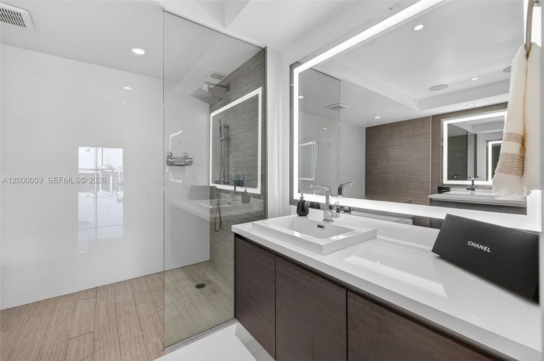 For Sale: $1,399,000 (3 beds, 3 baths, 1892 Square Feet)