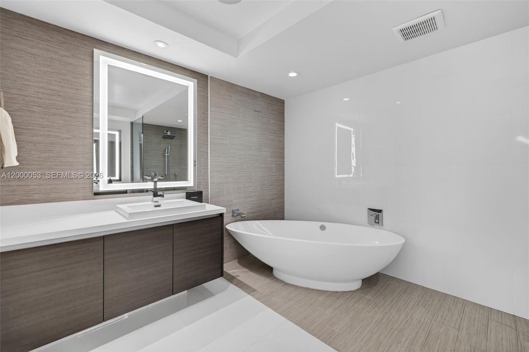 For Sale: $1,399,000 (3 beds, 3 baths, 1892 Square Feet)