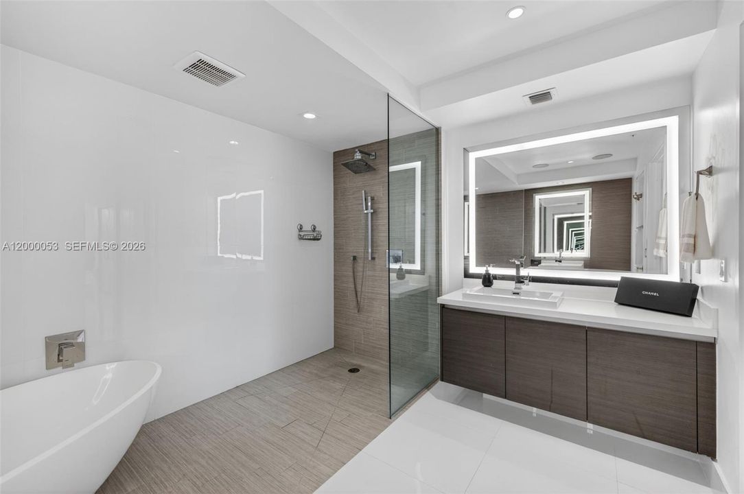 For Sale: $1,399,000 (3 beds, 3 baths, 1892 Square Feet)