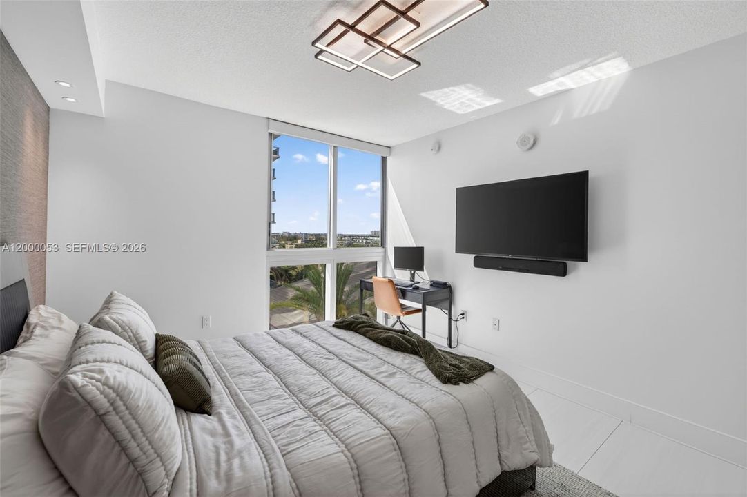 For Sale: $1,399,000 (3 beds, 3 baths, 1892 Square Feet)