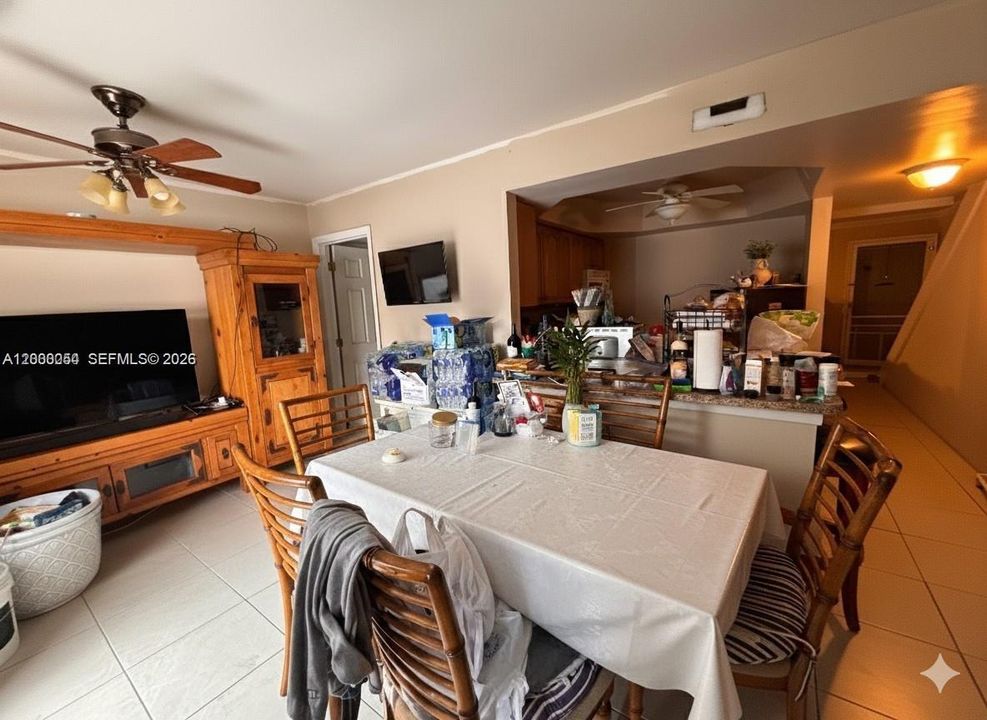 На продажу: $299,999 (3 спален, 2 ванн, 1400 Квадратных фут)
