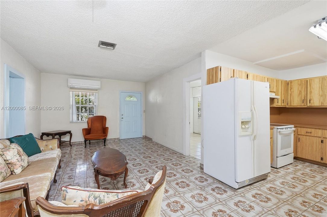 kitchen, dining room, living room view. Lots of space to live comfortably.
