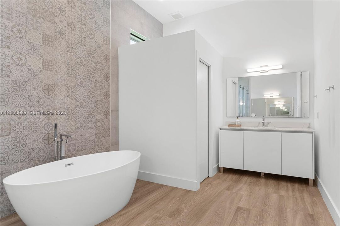 En Venta: $2,760,000 (5 camas, 5 baños, 4017 Pies cuadrados)