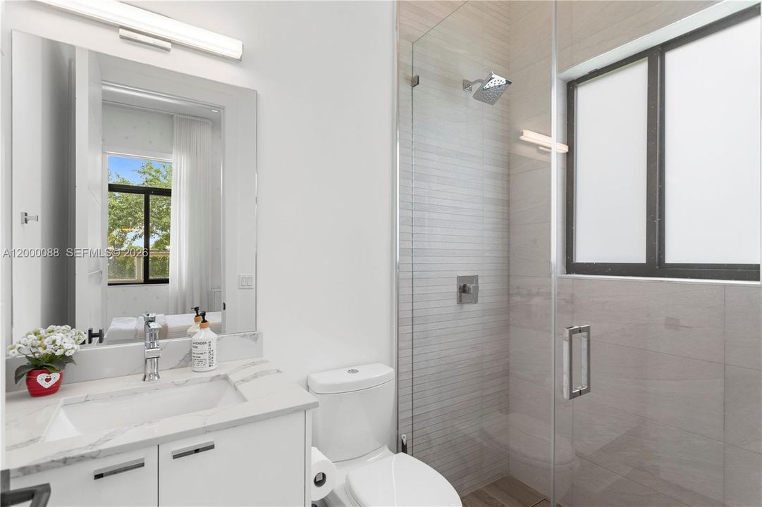 En Venta: $2,760,000 (5 camas, 5 baños, 4017 Pies cuadrados)