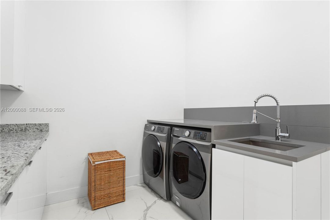 En Venta: $2,760,000 (5 camas, 5 baños, 4017 Pies cuadrados)