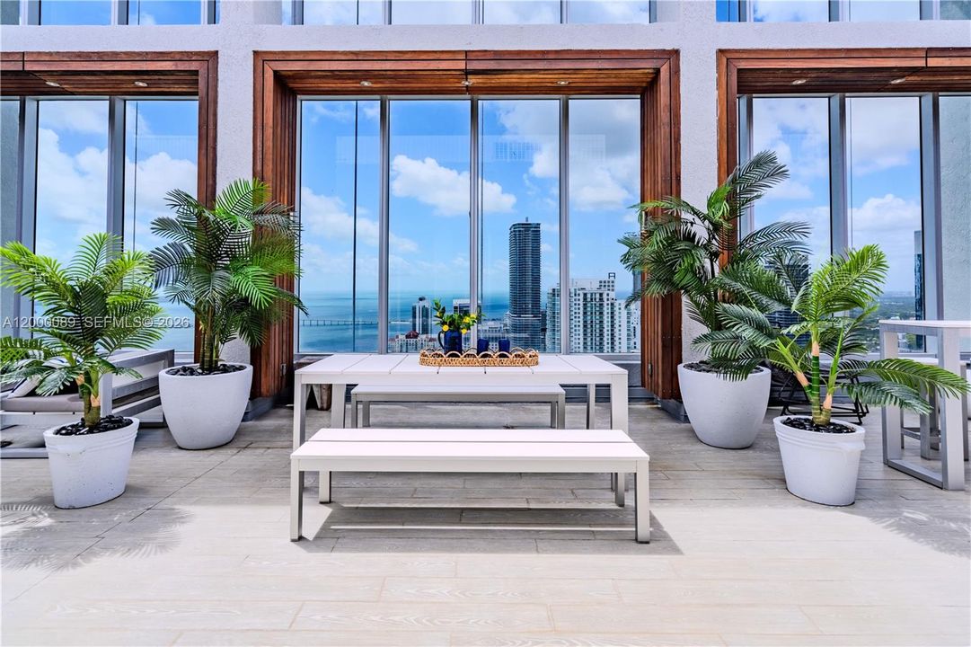 Private large Patio perfect for entertainment