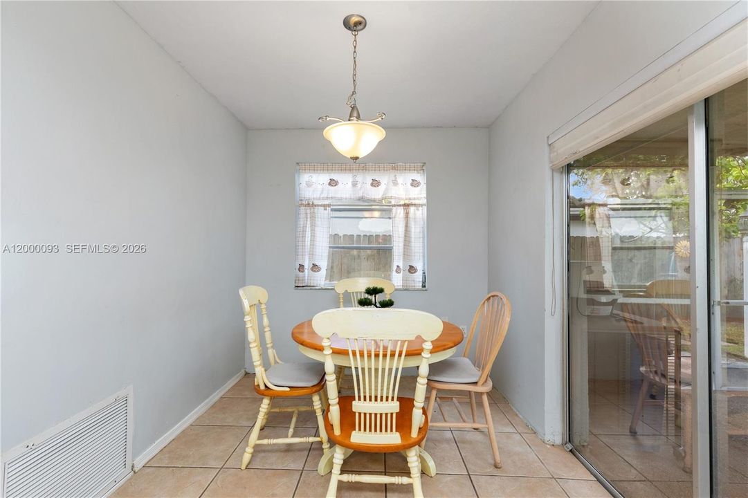 Active With Contract: $458,921 (2 beds, 2 baths, 1322 Square Feet)