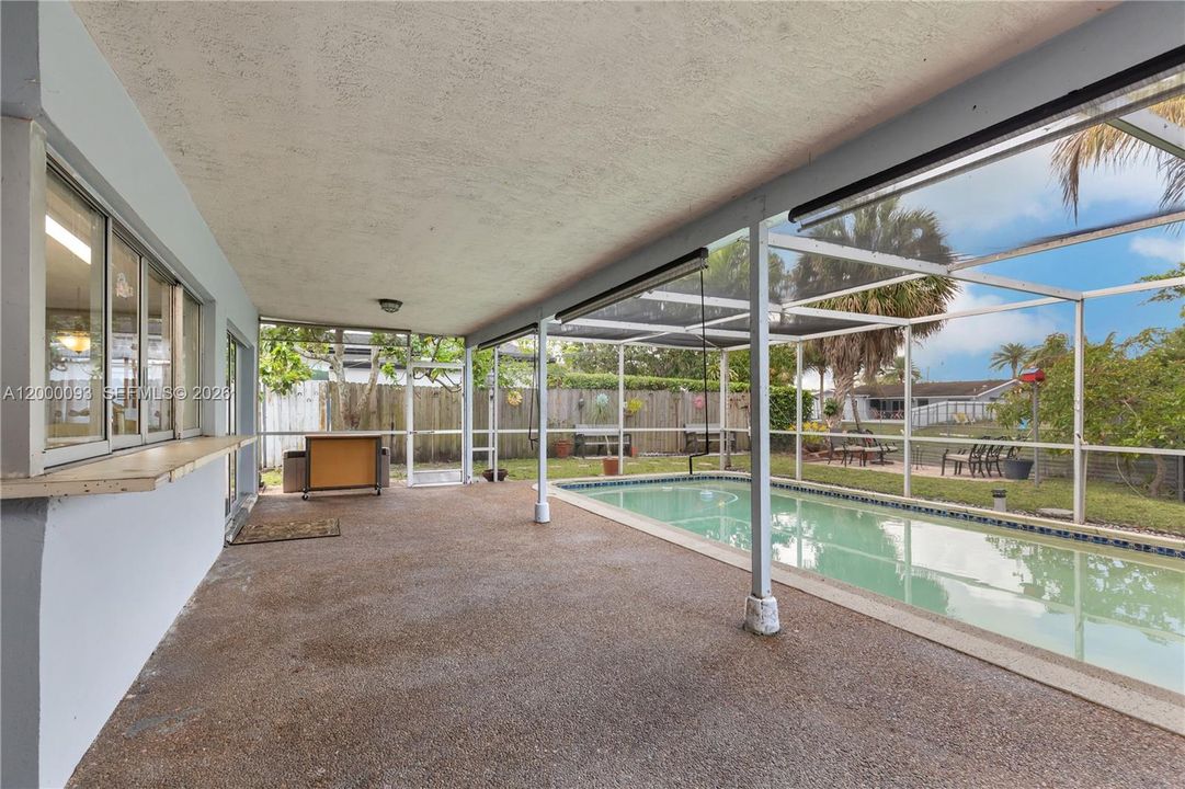 Active With Contract: $458,921 (2 beds, 2 baths, 1322 Square Feet)