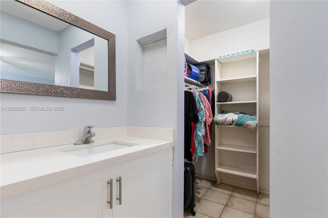 Active With Contract: $458,921 (2 beds, 2 baths, 1322 Square Feet)