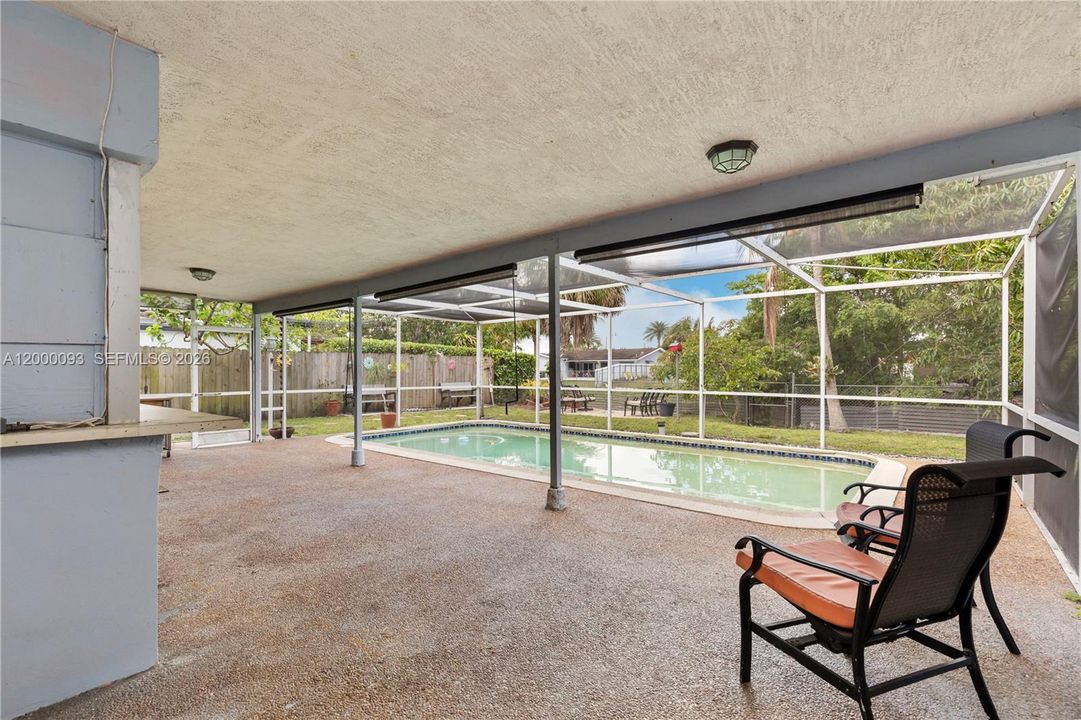 Active With Contract: $458,921 (2 beds, 2 baths, 1322 Square Feet)