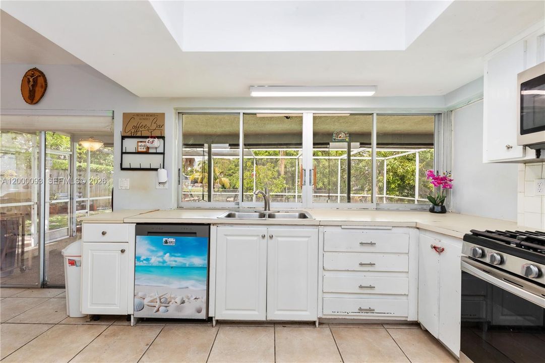 Active With Contract: $458,921 (2 beds, 2 baths, 1322 Square Feet)