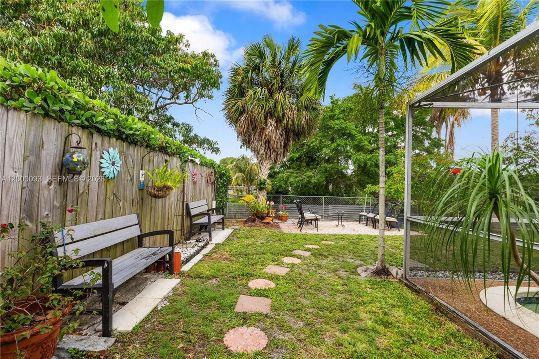 Active With Contract: $458,921 (2 beds, 2 baths, 1322 Square Feet)