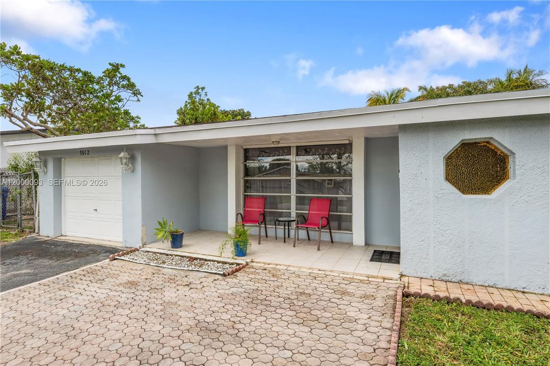 Active With Contract: $458,921 (2 beds, 2 baths, 1322 Square Feet)