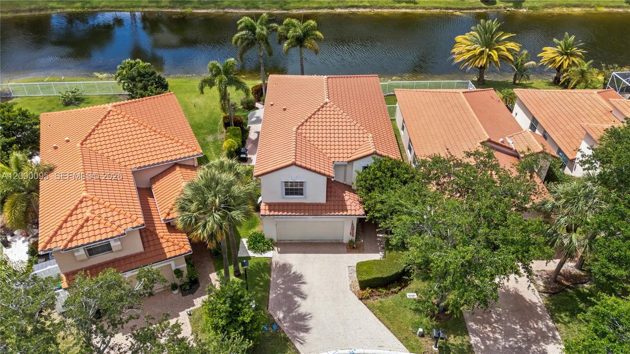Activo con contrato: $615,000 (4 camas, 2 baños, 2107 Pies cuadrados)
