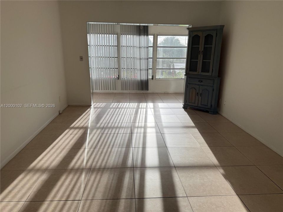 For Sale: $75,000 (1 beds, 1 baths, 768 Square Feet)