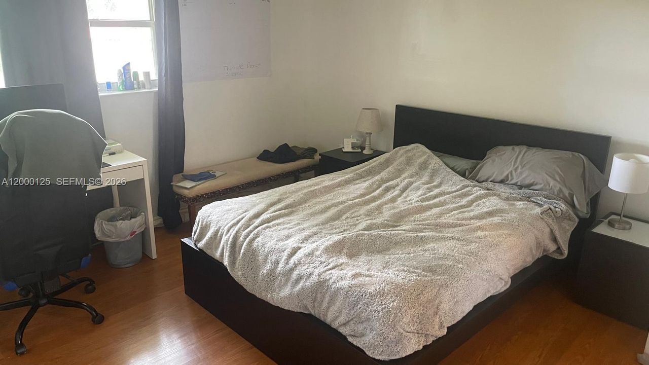 На продажу: $290,000 (2 спален, 1 ванн, 954 Квадратных фут)