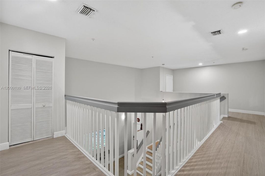 合同活跃: $445,000 (4 贝兹, 3 浴室, 2430 平方英尺)