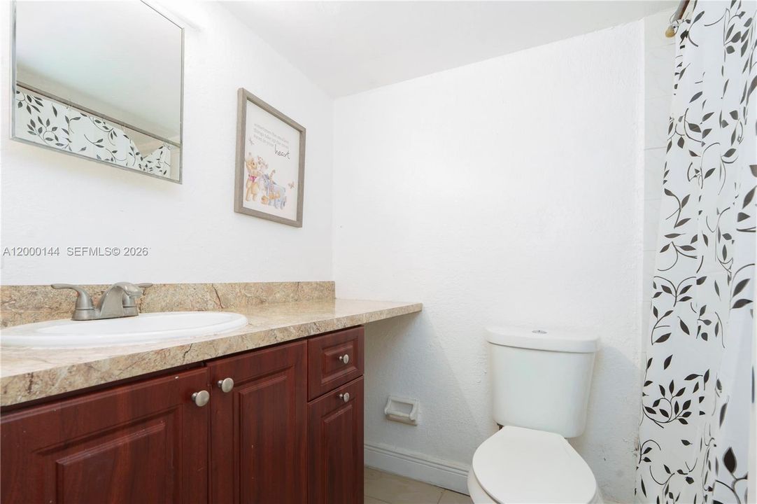 Active With Contract: $239,000 (3 beds, 2 baths, 1090 Square Feet)