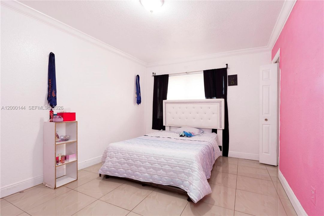Active With Contract: $239,000 (3 beds, 2 baths, 1090 Square Feet)