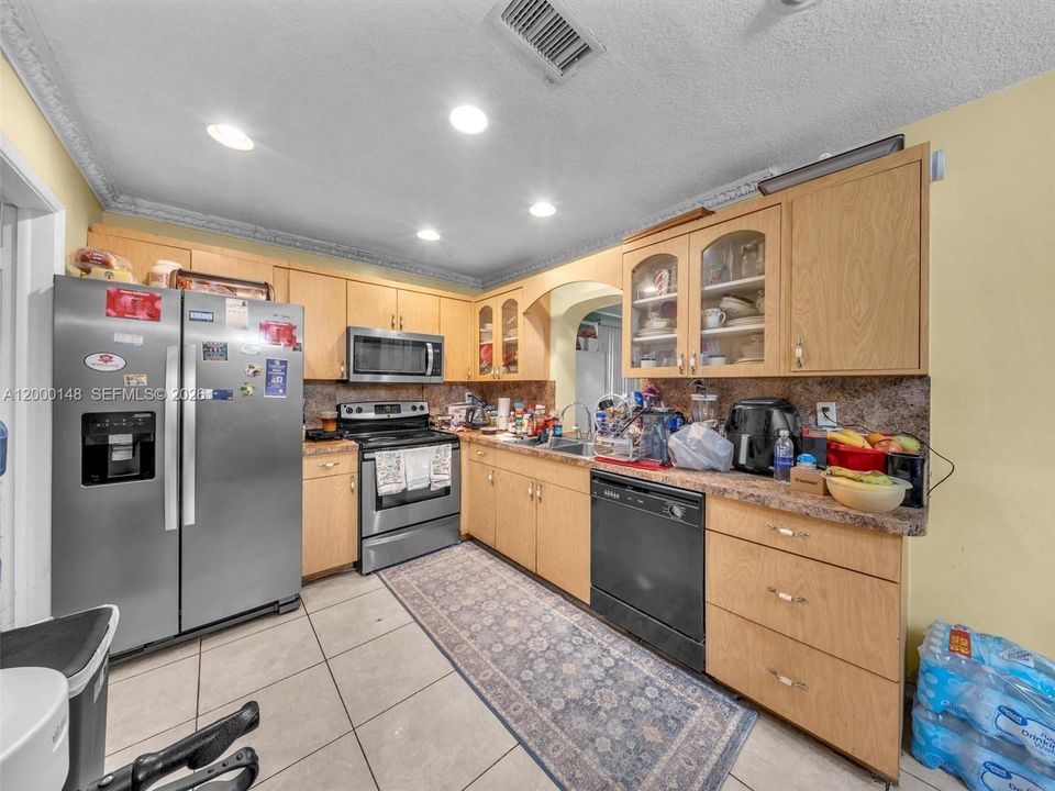 For Sale: $295,000 (3 beds, 1 baths, 1440 Square Feet)