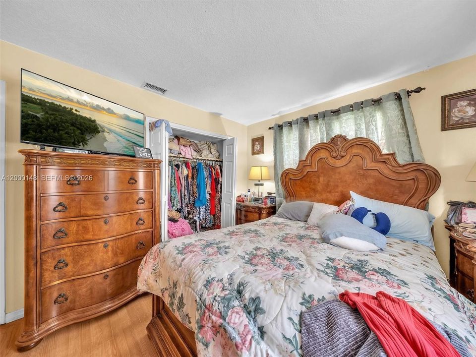For Sale: $295,000 (3 beds, 1 baths, 1440 Square Feet)