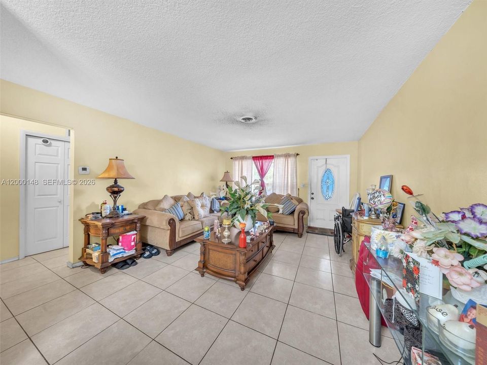 For Sale: $295,000 (3 beds, 1 baths, 1440 Square Feet)