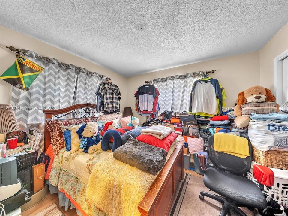 For Sale: $295,000 (3 beds, 1 baths, 1440 Square Feet)