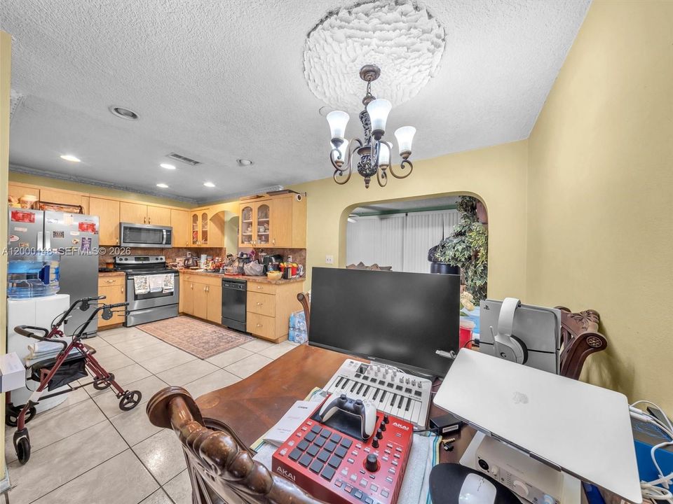 For Sale: $295,000 (3 beds, 1 baths, 1440 Square Feet)