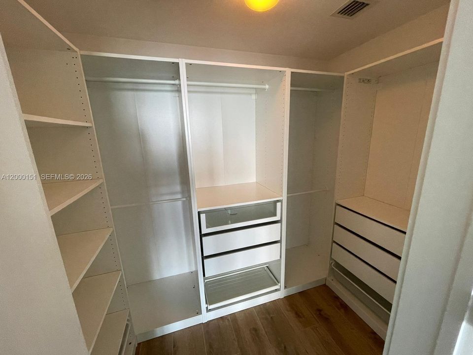 En Venta: $889,000 (2 camas, 3 baños, 1198 Pies cuadrados)