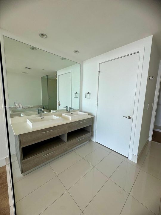 En Venta: $889,000 (2 camas, 3 baños, 1198 Pies cuadrados)