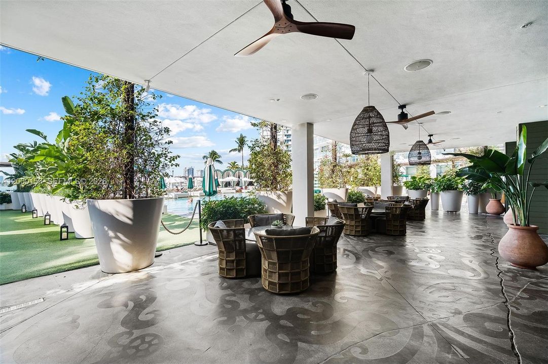 Active With Contract: $239,000 (0 beds, 1 baths, 502 Square Feet)