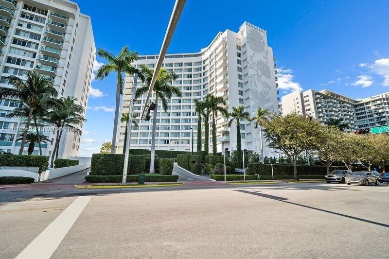 Active With Contract: $239,000 (0 beds, 1 baths, 502 Square Feet)
