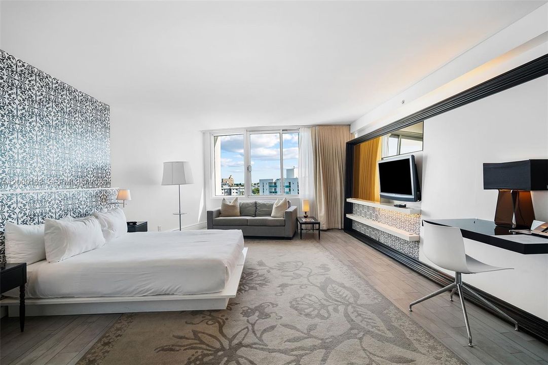 Active With Contract: $239,000 (0 beds, 1 baths, 502 Square Feet)