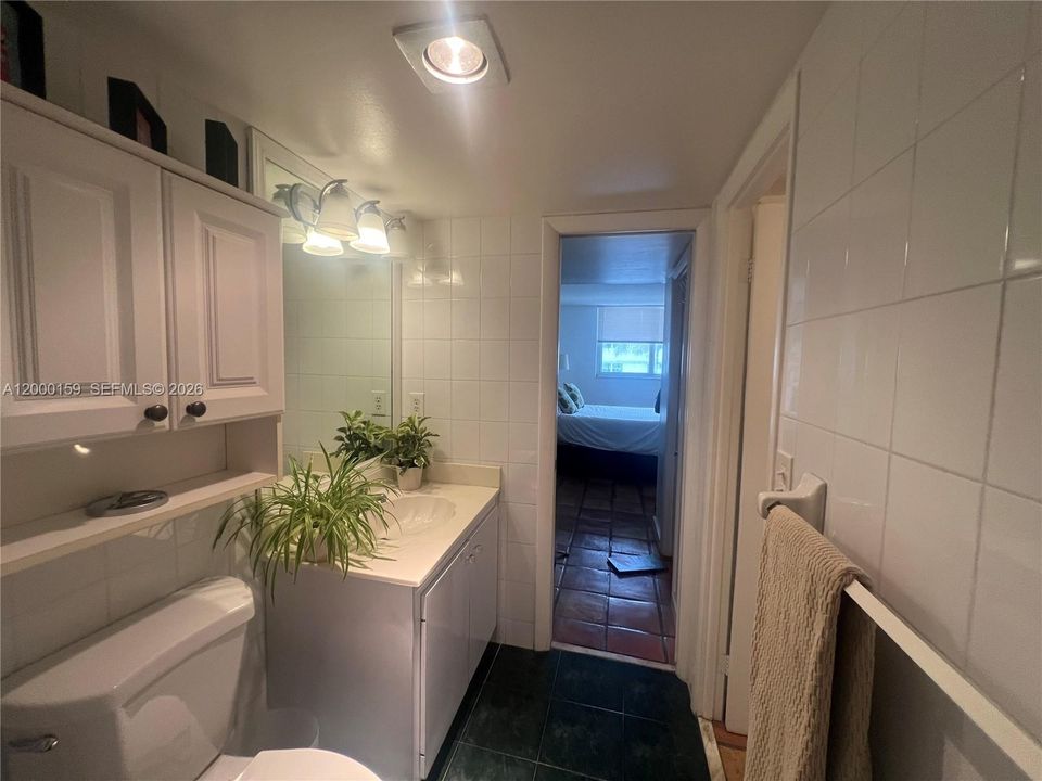 For Sale: $425,000 (1 beds, 1 baths, 659 Square Feet)
