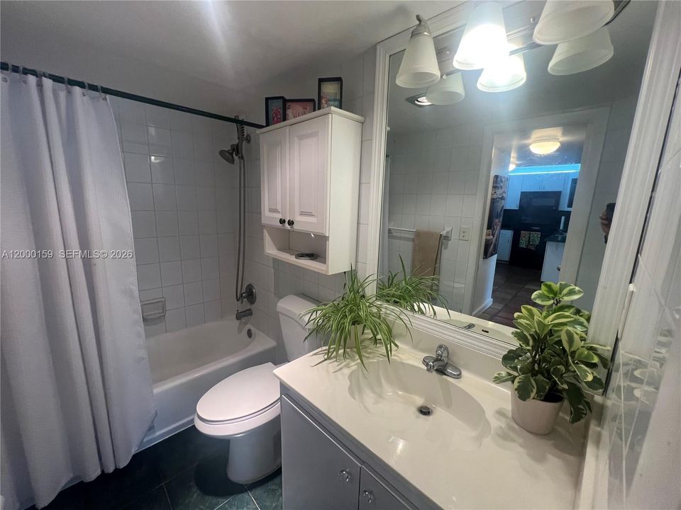 For Sale: $425,000 (1 beds, 1 baths, 659 Square Feet)