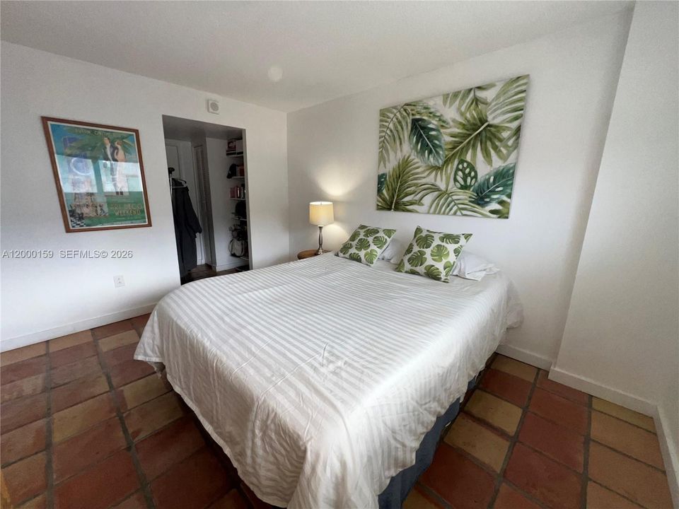 For Sale: $425,000 (1 beds, 1 baths, 659 Square Feet)
