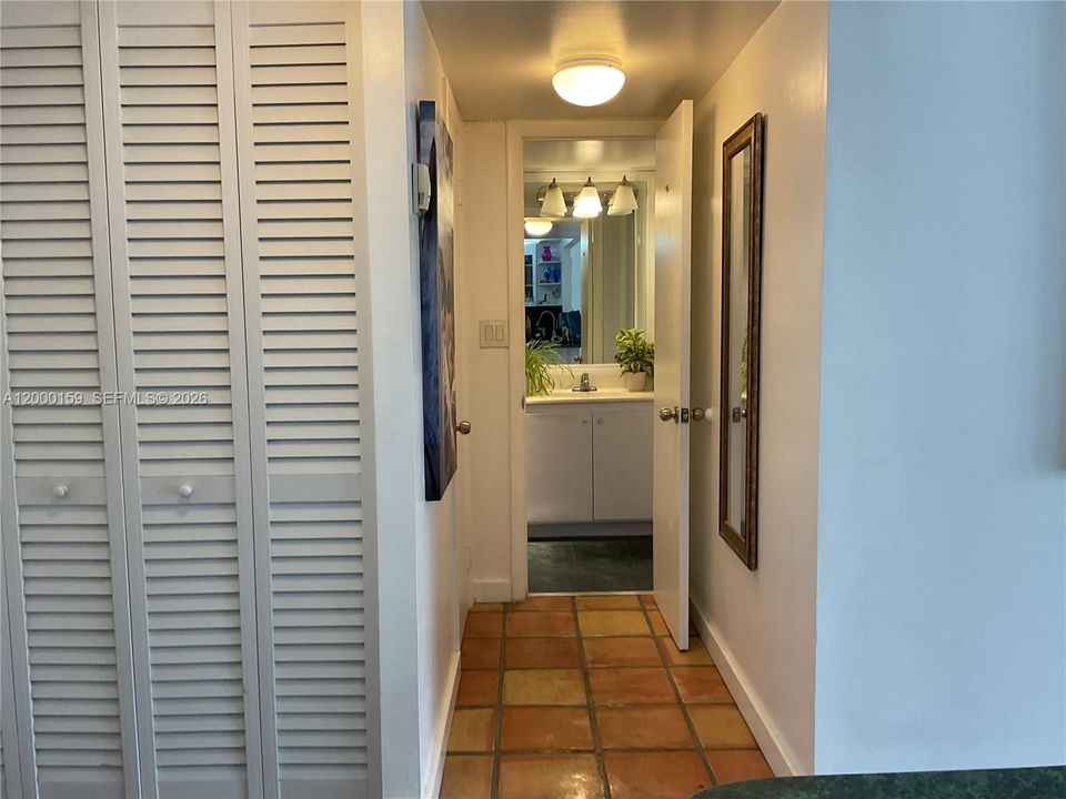 For Sale: $425,000 (1 beds, 1 baths, 659 Square Feet)